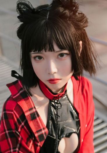 他掀开裙子舌头伸进去在线观看
