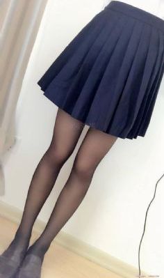 我揉着老师的白嫩大乳视频