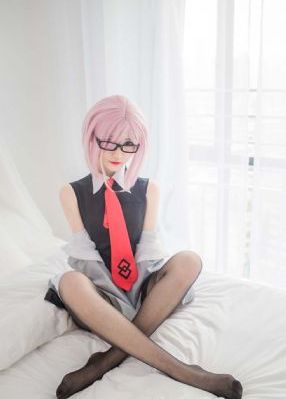 办公室撞击着旗袍美妇的肉体视频
